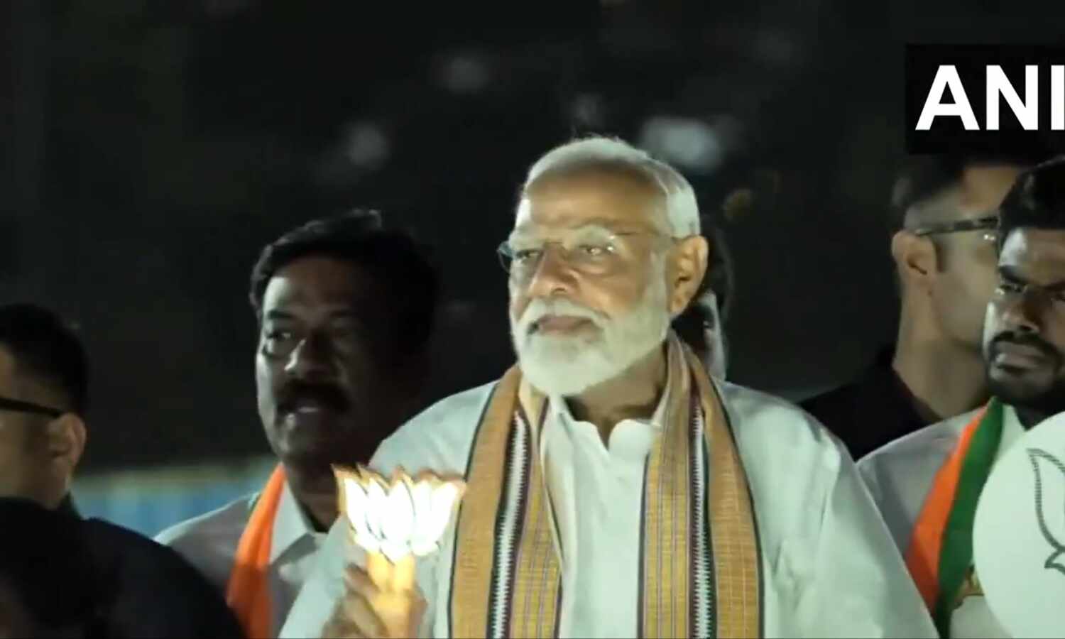 Prime Minister Narendra Modi begins his roadshow... ... Modi Chennai roadshow live: PM takes out roadshow in T Nagar