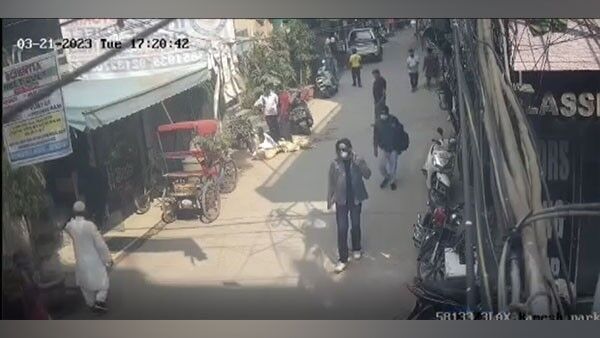 Denim jacket, mask, no turban; Amritpal Singh spotted in Delhi