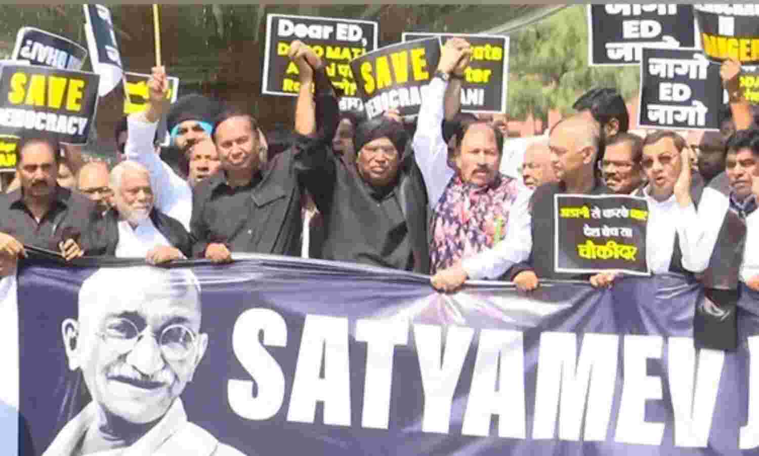 Opposition MPs march towards Vijay Chowk in black attire