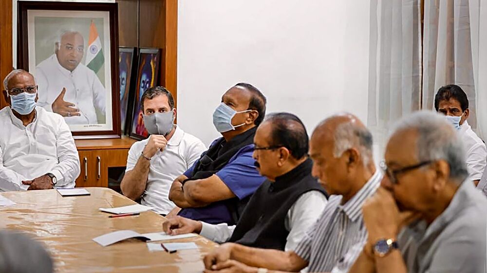 Leaders of 18 oppn parties vow to fight against BJP together Leaders of 18 oppn parties vow to fight against BJP together